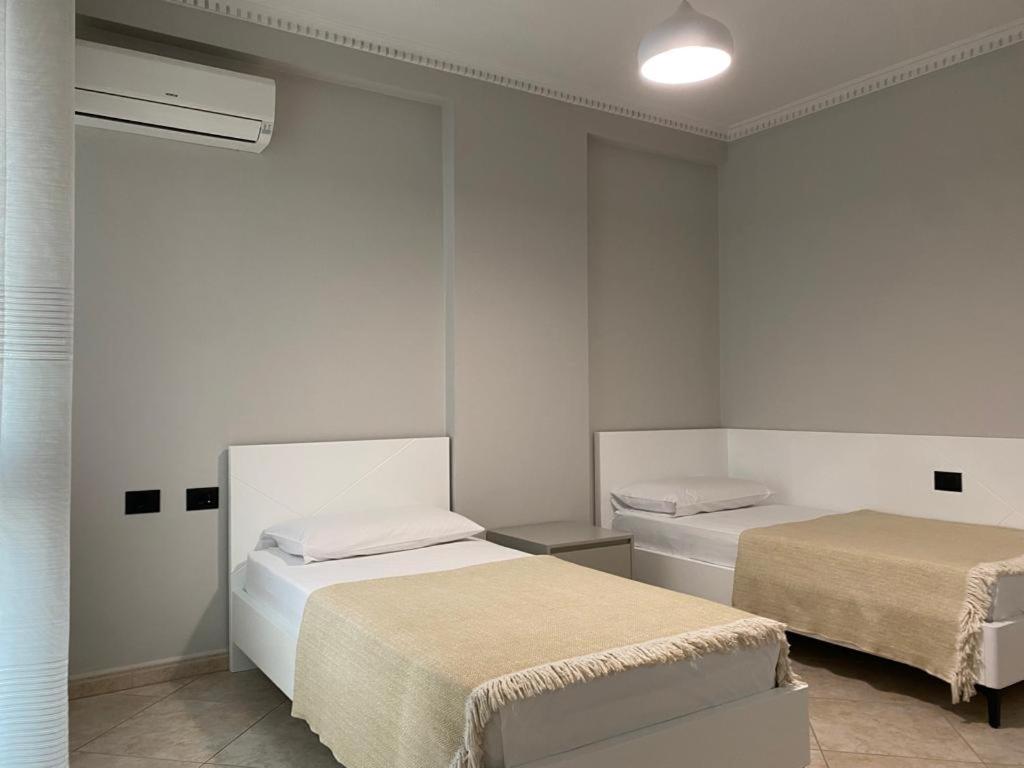 Laureta Central Apartment Tirana Exterior photo
