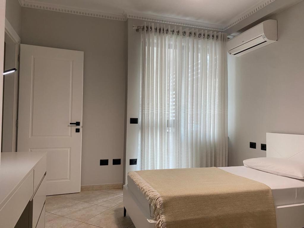 Laureta Central Apartment Tirana Exterior photo